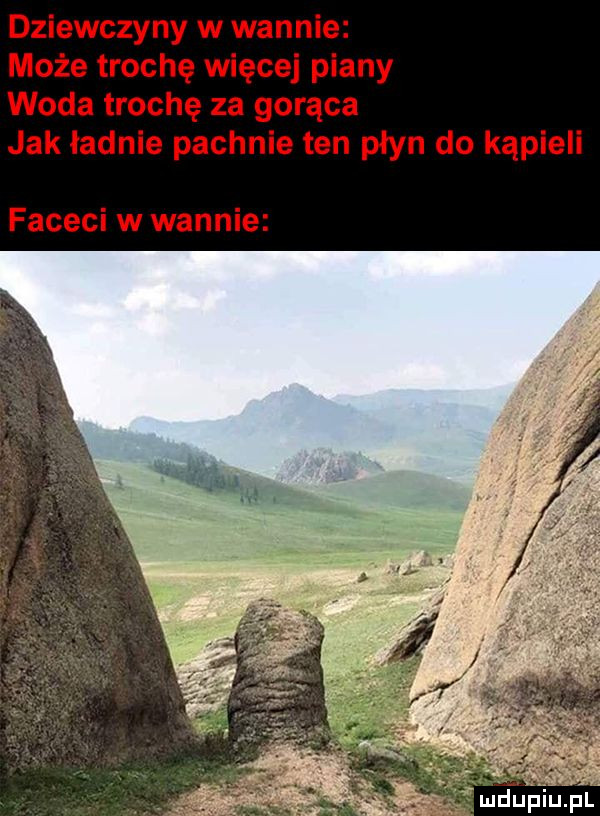 dziewczyny w wannie może trochę więcej piany woda trochę za gorąca jak ładnie pachnie ten płyn do kąpieli faceci w winni