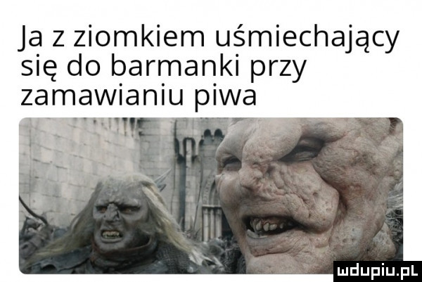ja z ziomkiem uśmiechający się do barmanki przy zamawianiu piwa i. w