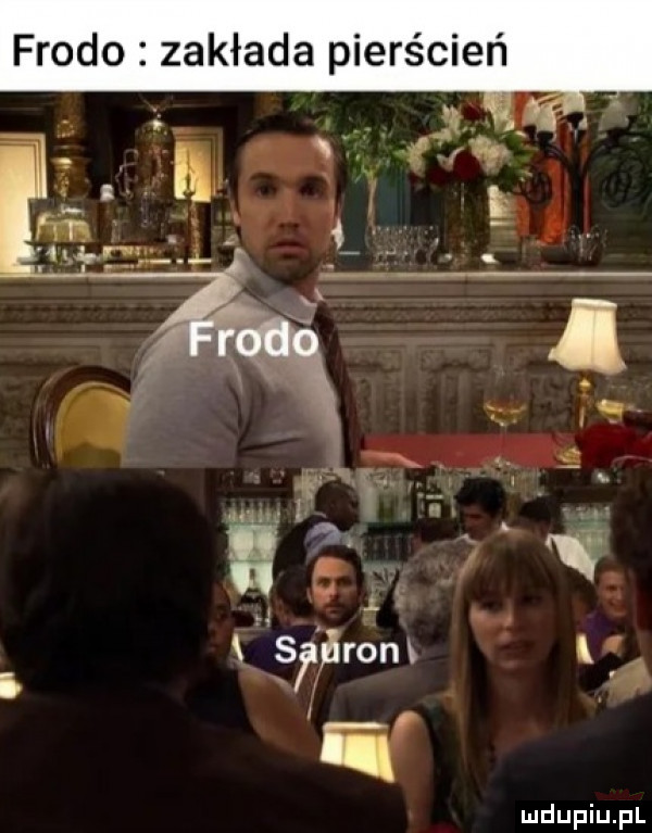 frodo zakłada pierścień