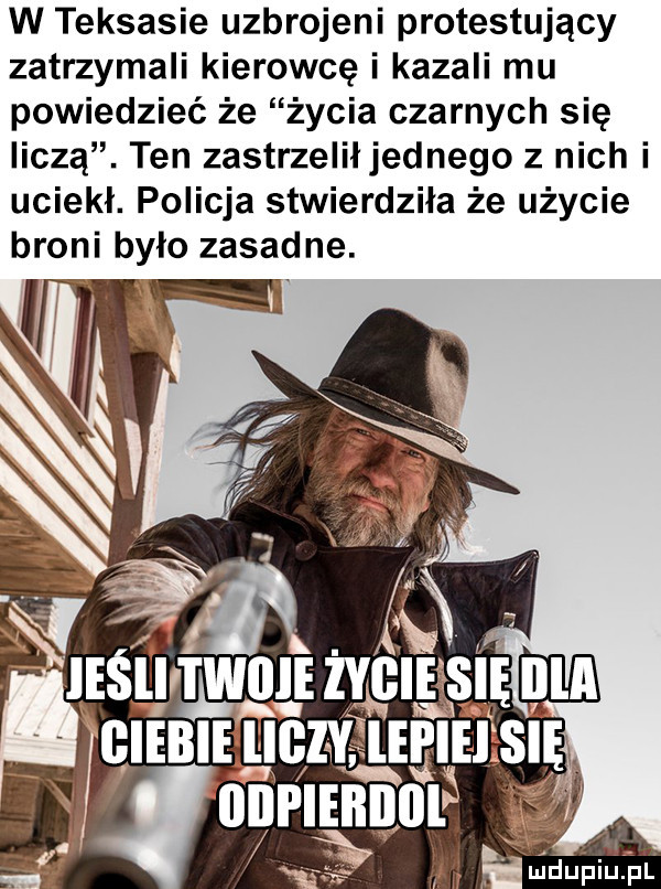 w teksasie uzbrojeni protestujący zatrzymali kierowcę i kazali mu powiedzieć że życia czarnych się liczą. ten zastrzeliłjednego z nich i uciekł. policja stwierdziła że użycie broni było zasadne