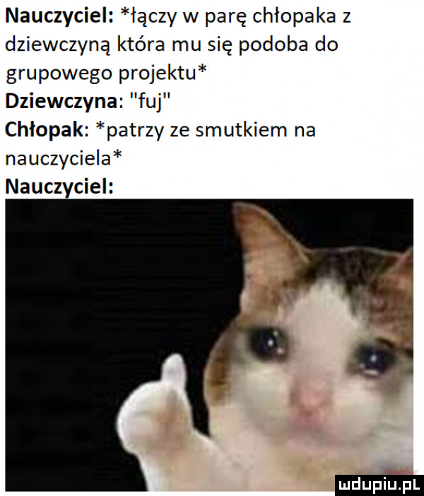 nauczyciel łączy w parę chłopaka z dziewczyną które mu się podoba do grupowego projektu dziewczyna fuj chłopak patrzy ze smutkiem na nauczyciela nauczyciel
