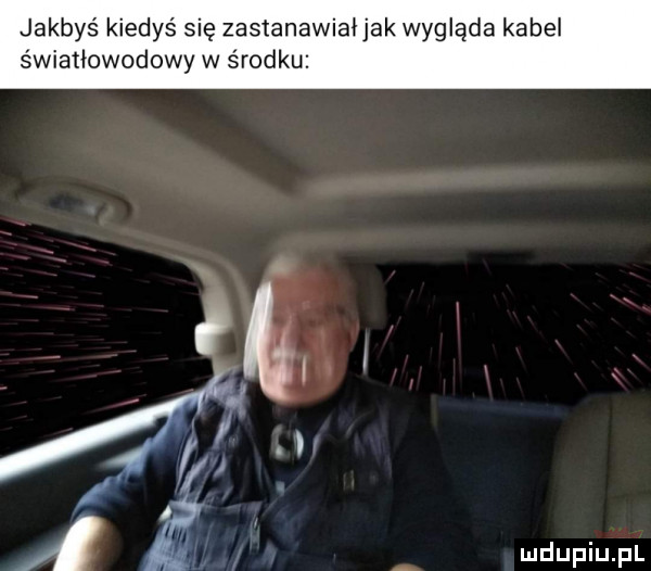 jakbyś kiedyś się zastanawiałjak wygląda kabel światłowodowy w środku l