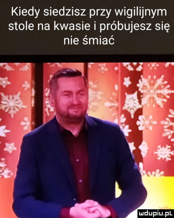 kiedy siedzisz przy wigilijnym stole na kwasie i próbujesz się nie śmiać ł j i