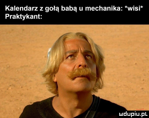 kalendarz z gołą babą u mechanika wisi praktykant