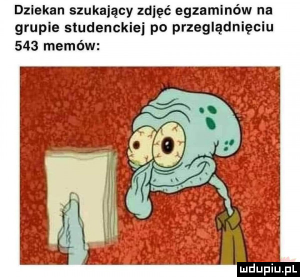 dziekan szukający zgięć egzaminów na grupie studenckiej po przeglądnięciu     memów