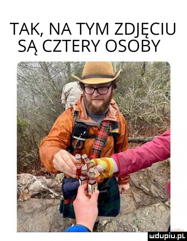 tak na tym zdjęciu są cztery osoby