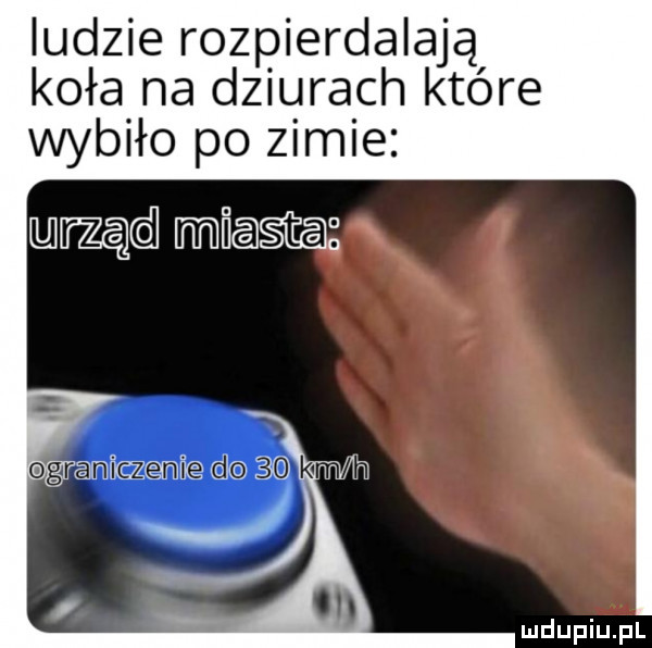 ludzie rozpierdalają koła na dziurach które wybiło po zimie