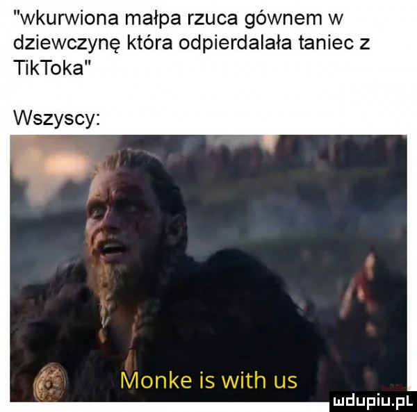 wkurwiona małpa rzuca gównem w dziewczynę która odpierdalała taniec z tiktoka wszyscy