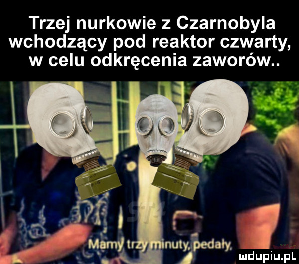 trzej nurkowie z czarnobyla wchodzący pod reaktor czwarty w celu odkręcenia zaworów