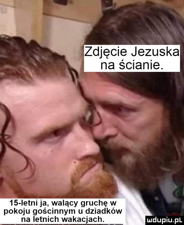 zd ęcie jezuska na ścianie.    istni ja walący gruchę w pokoju gościnnym u dziadków na letnich wakacjach