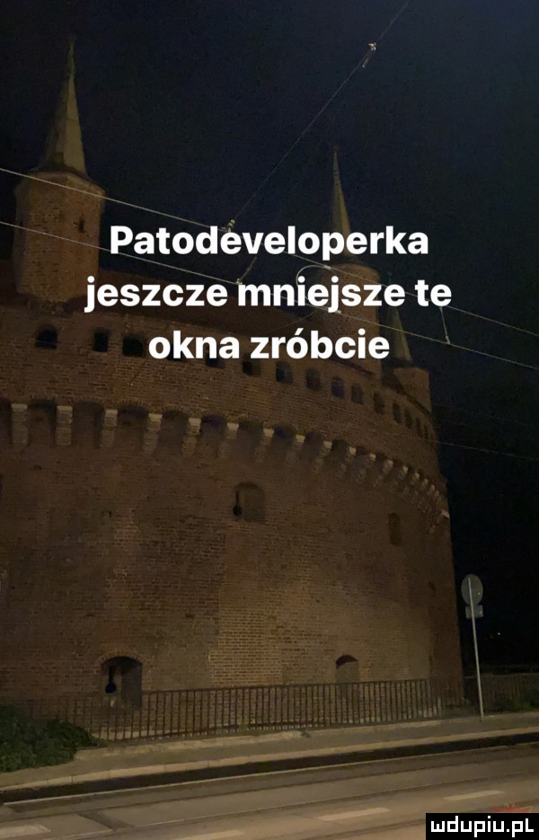 x patodéveloperka jeszcze mnfęjśże te okna zróbcie