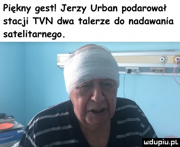 piękny gest jerzy urban podarował s l arji tvn dwa acerze do nadawania satelitarnego