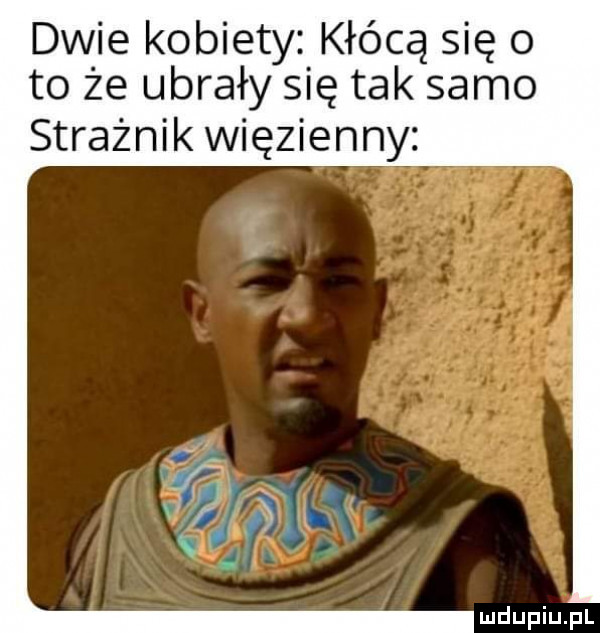 dwie kobiety kłócą się o to że ubrały się tak samo strażnik więzienny