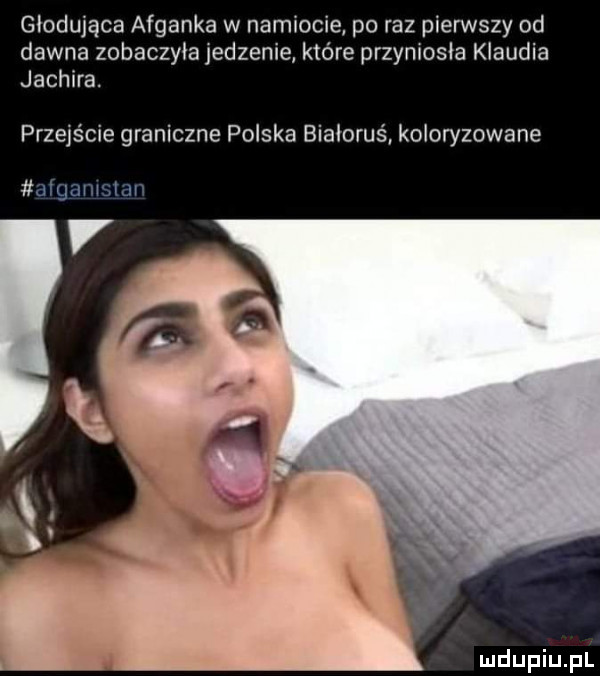głodująca afganka w namiocie po raz pierwszy od dawna zobaczyła jedzenie które przyniosła klaudia jachira. przejście graniczne polska białoruś koloryzowane