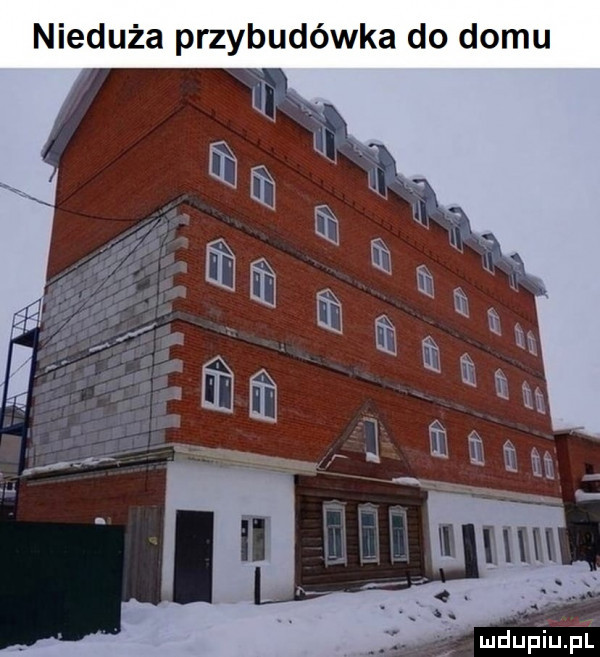 nieduża przybudówka do domu