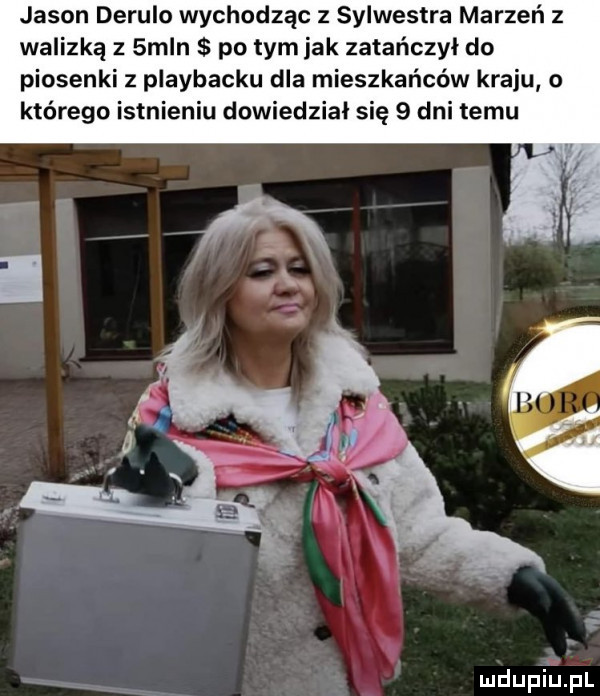 jason deruto wychodząc z sylwestra marzeń z walizką z  m n po tym jak zatańczył do piosenki z playbacku dla mieszkańców kraju o którego istnieniu dowiedzial się   dni temu