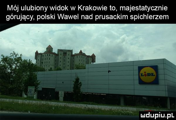 mój ulubiony widok w krakowie to majestatycznie górujący polski wawel nad prusackim spichlerzem