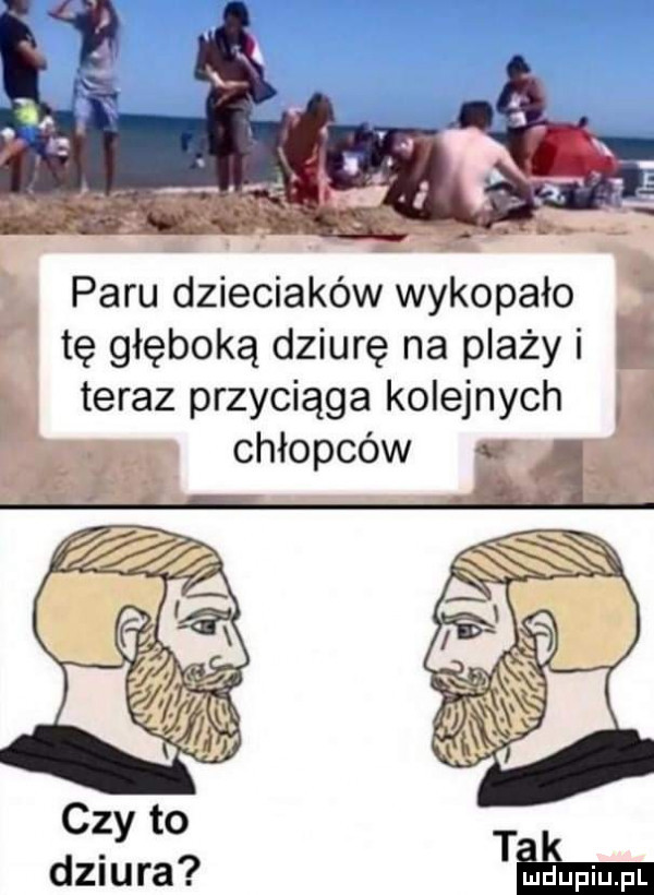 paru dzieciaków wykopało tę głęboką dziurę na plaży i teraz przyciąga kolejnych v chłopców