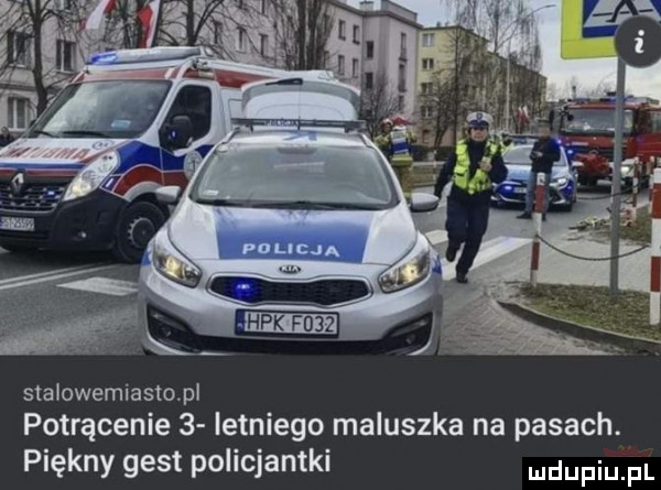 stalowemiaslopl potrącenie   letniego maluszka na pasach. piękny gest policjantki