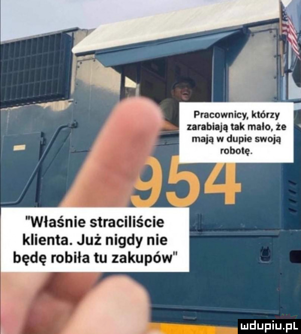 pracownicy. którzy ambicją tak malo. że mają w dupie swoją robotę. właśnie straciliście klienta. już nigdy nie będę robiła tu zakupów