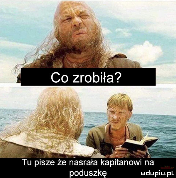 tu pisze że nasrała kapitanowi na poduszkę
