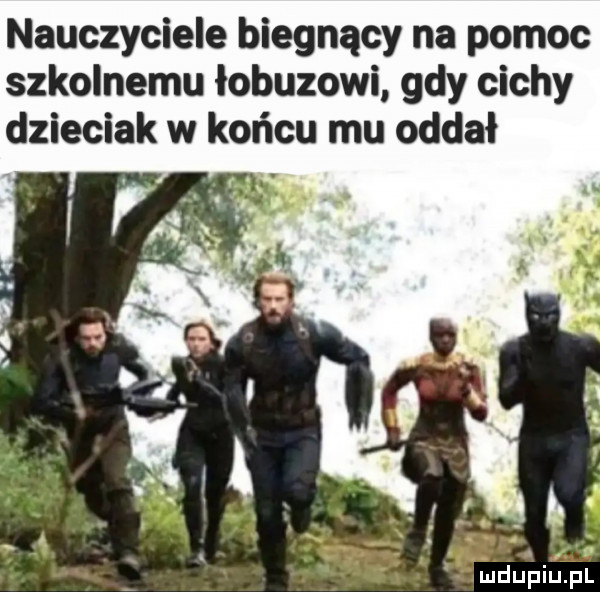 nauczyciele biegnący na pomoc szkolnemu łobuzowi gdy cichy dzieciak w końcu mu oddał mdupildpl