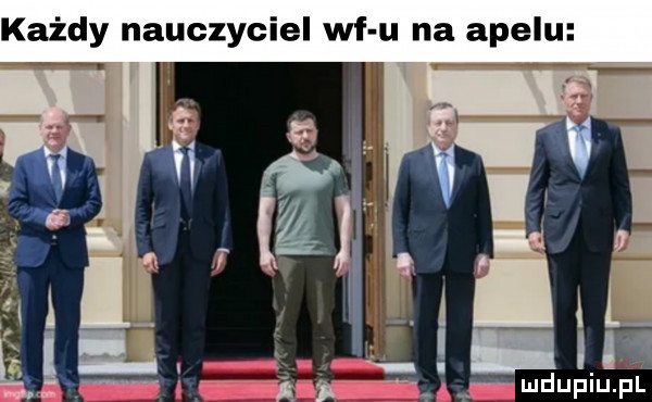 każdy nauczyciel wf u na apelu