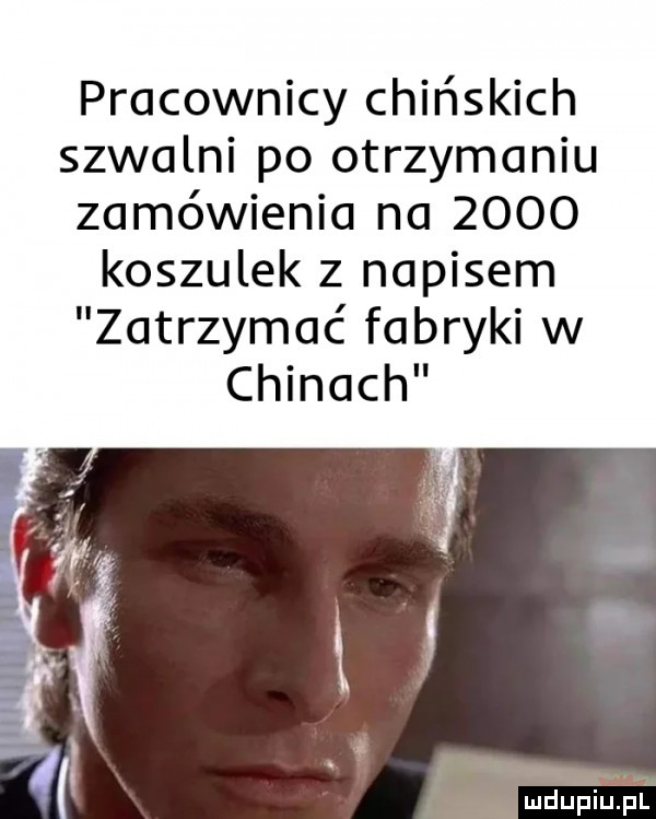 pracownicy chińskich szwalni po otrzymaniu zamówienia na      koszulek z napisem zatrzymać fabryki w chinach
