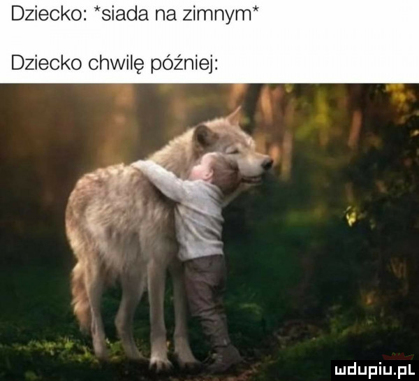 dziecko siada na zimnym dziecko chwilę później