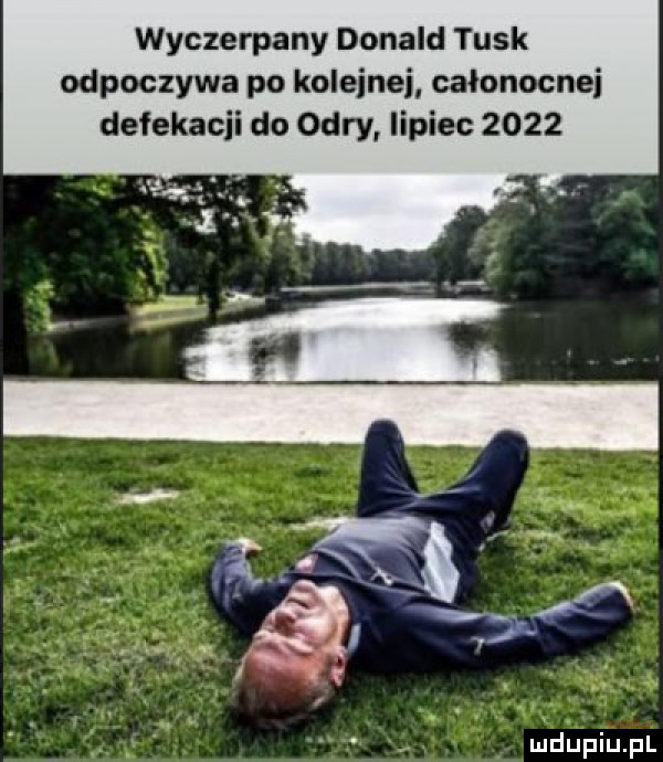 wyczerpany donald tusk odpoczywa po kolejnej całonocnej defekacji do odry lipiec