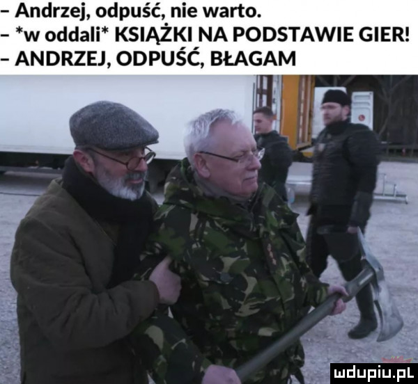 andrzej odpuść nie warto. w oddali ksiąski na podstawie gier andrzej odpusc błagam zgaga