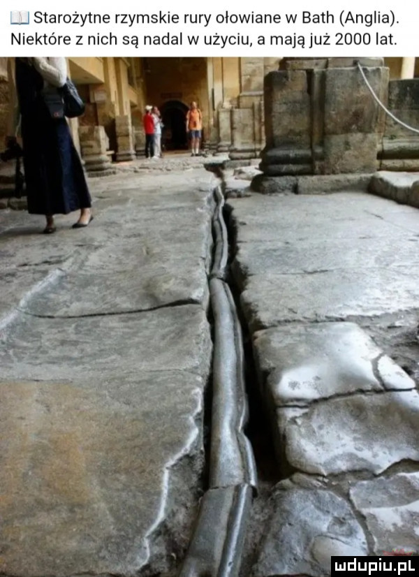 starożytne rzymskie rury ołowiane w bath anglia. niektóre z nich są nadal w uzyciu a mają wz      lat.  l