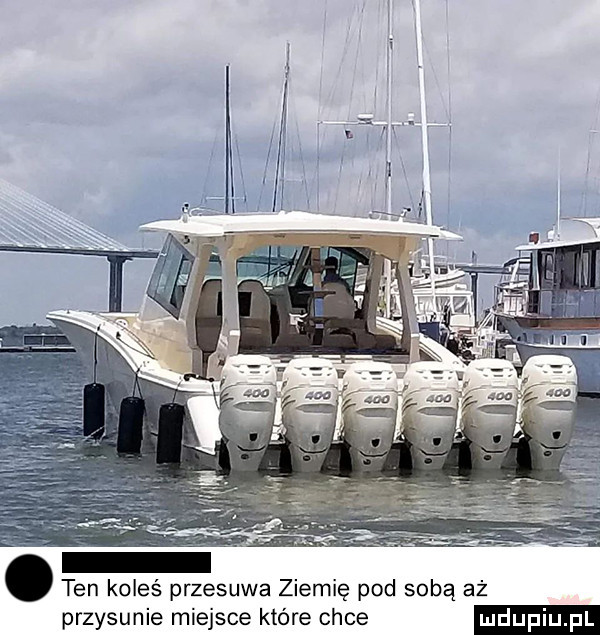 ten koleś przesuwa ziemię pod sobą aż przysunie miejsce które chce