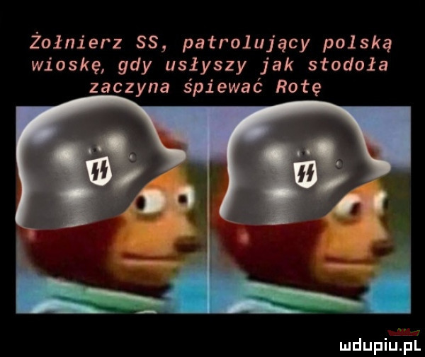 żołnierz ss patrolujący polską wioskę gdy usłyszy jak stodoła zaczyna śpiewać rotę