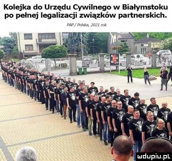 kolejka do urzędu cywilnego w białymstoku po pełnej legalizacji związków partnerskich. dan a a w h inclupiupl