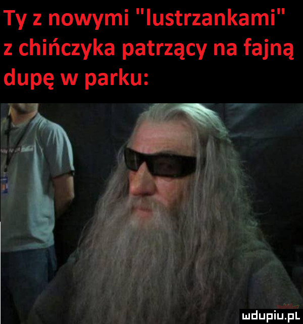 ty z nowymi lustrzankami z chińczyka patrzący na fajną dupę w parku m
