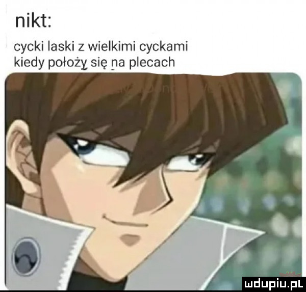 nikt cycki ilski z wielkimi cyckami kiedy położy się na plecach