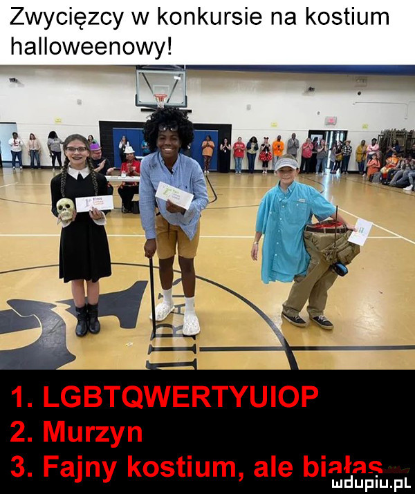 zwycięzcy w konkursie na kostium halloweenowy  . lgbtqwertyuiop  . murzyn  . fajny kostium ale biﬂﬂﬂﬁm