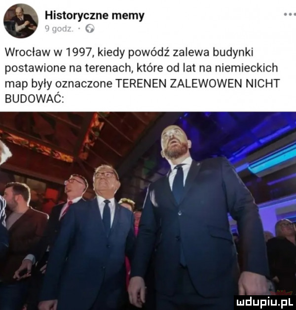 historyczne memy wrocław w      kiedy powódź zalewa budynki postawione na terenach które od lat na niemieckich map były oznaczone terenin zalewowen nicot budowaó