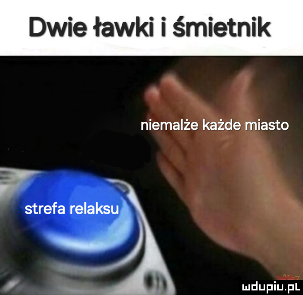 dwie ławki i śmietnik niemalże każde miasto strefa relaksu