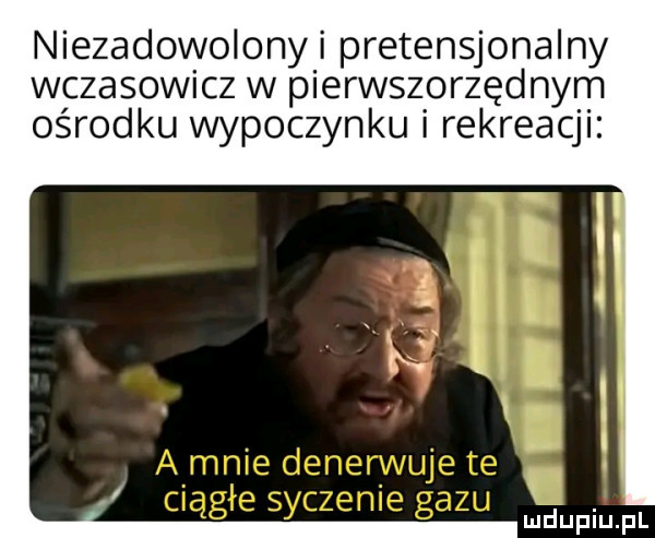 n ezadowolony pretensjonalny wczasowicz w pierwszorzędnym ośrodku wypoczynku rekreacji uidupiupl