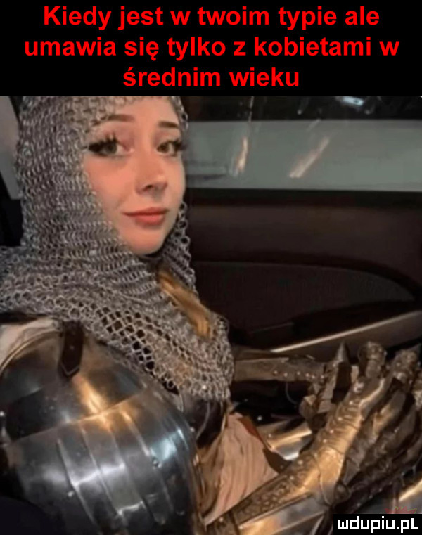 kiedy jest w twoim typie ale umawia się tylko z kobietami w średnim wieku