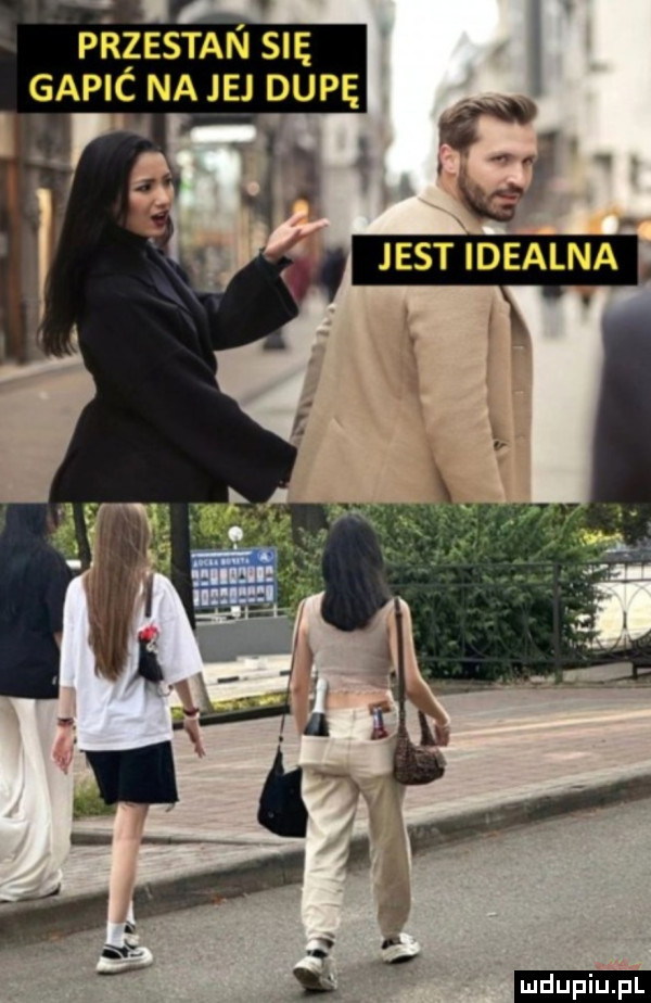 pkzestan su gapic na jej dupę n