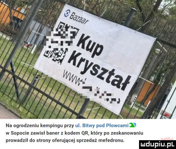 na ogrodzeniu kempingu przy w sopacie zawlsl baner z kodem on który po zeskanuwanlu prowadlil do sunny oferującej sprzedaż mełedranu