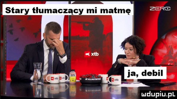 stary tłumaczący mi matmę