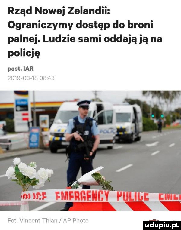 rząd nowej zelandii ograniczymy dostęp do broni palnej. ludzie sami oddają ją na policję past iar                  f   vmcent tran ap ploto. mduplu pl