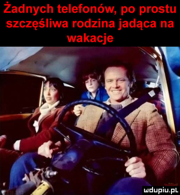 żadnych telefonów po prestu szczęśliwa rodzina jadąca na wakacje