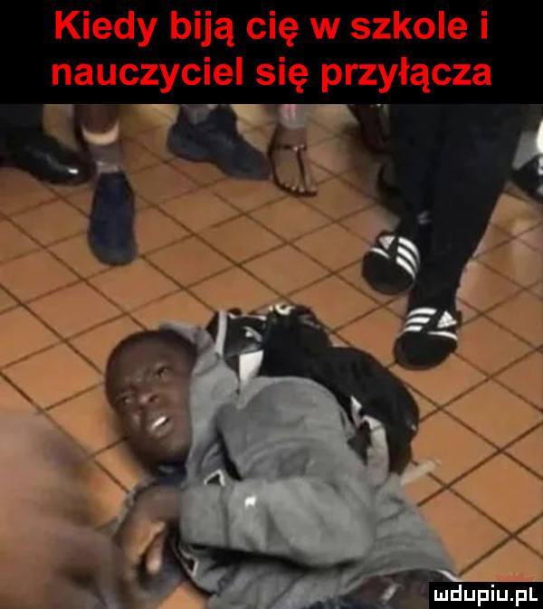kiedy biją cię w szkole i nauczyciel się przyłącza t