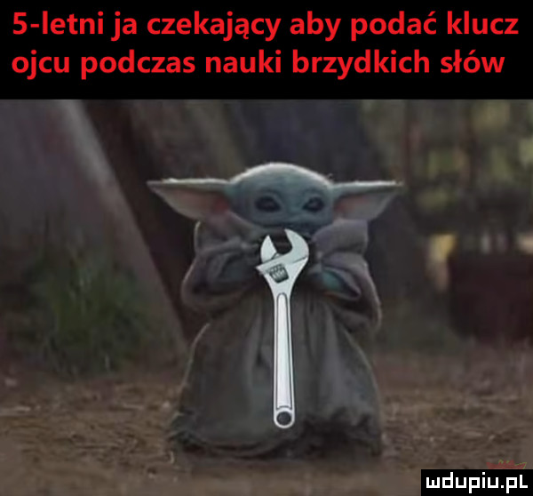 istni ja czekający aby podać klucz ojcu podczas nauki brzydkich słów a ó