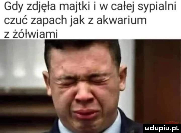 gdy zdjęła majtki i w całej sypialni czuć zapach jak z akwarium z żółwiami k